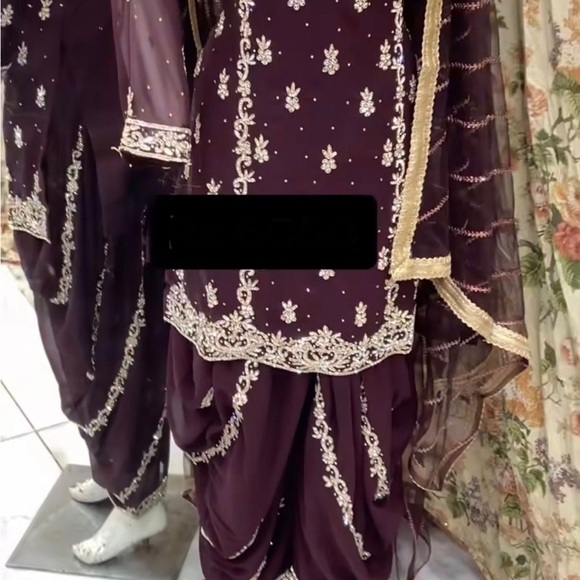 Punjabi suit (brand new) - Picture 1 of 2